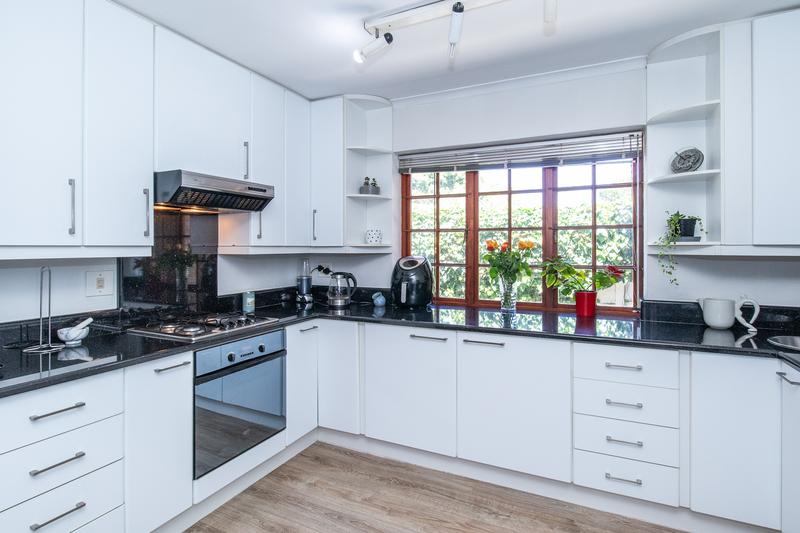 5 Bedroom Property for Sale in Constantia Western Cape